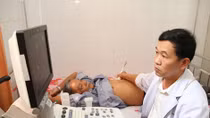 Khám, phát thuốc miễn phí cho người cao tuổi có hoàn cảnh khó khăn 