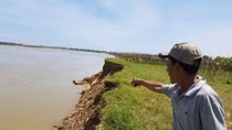 Nông dân hoang mang vì ghe hút cát uy hiếp “chiếm” đất canh tác 