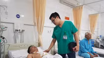 Trượt chân ngã, người đàn ông bị kéo đâm thủng tim