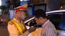 Đà Nẵng tuyên truyền không uống rượu bia cho tài xế taxi