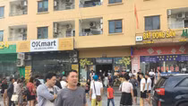 Người dân "nháo nhào" chạy khỏi chung cư cao cấp khi nghe báo cháy