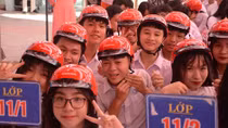 Trao tặng 20.000 mũ bảo hiểm cho học sinh, sinh viên và người dân