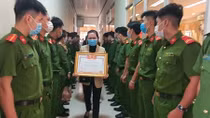 Trao tặng Bằng "Tổ quốc ghi công" cho thân nhân 2 liệt sĩ Công an 