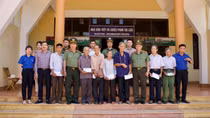 Thăm hỏi, tặng quà các gia đình thương binh, liệt sĩ tại Quảng Trị