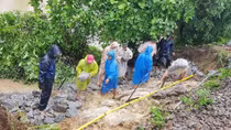 Sân bay bị ngập nghiêm trọng, nhiều tuyến đường sắt, bờ kè ven biển bị sạt lở