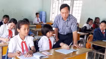 Viết cổ tích cuộc đời bằng đôi chân tật nguyền