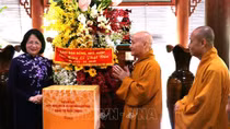 Phó Chủ tịch nước Đặng Thị Ngọc Thịnh chúc mừng Đại lễ Phật đản tại Đồng Nai
