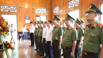 Bộ trưởng Tô Lâm dâng hoa tại khu di tích Kim Liên