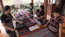 Hồi sinh làng nghề dệt thổ cẩm truyền thống của đồng bào Tà Ôi