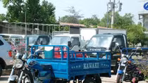 Dùng xe ba gác tông vào người thi hành công vụ và kéo lê hơn 100m