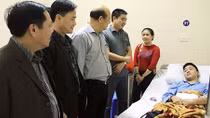 Học viện CSND thăm, gửi tặng 50 triệu đồng cho sinh viên mắc bệnh hiểm nghèo