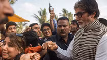 Amitabh Bachchan: Tỷ phú Bollywood san sẻ khó khăn với nông dân nghèo