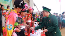 Chương trình “Áo ấm biên cương - Nâng bước em tới trường”