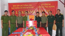 Trao tặng nhà tình nghĩa cho thương binh CAND