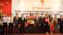 Trao giải các tác phẩm báo chí về công tác giảm nghèo năm 2017