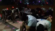 Hàng chục thanh niên vào Karaoke Zone 9 "mở tiệc đá" 