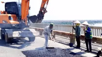 Đầu năm 2020, bắt đầu sửa chữa mặt cầu Thăng Long
