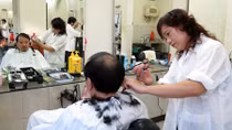 "Cắt tóc Mậu Dịch" giữa Thủ đô