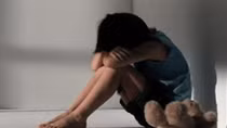 Gửi con cho hàng xóm, bé 6 tuổi bị gã mù xâm hại
