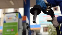 Bộ Công Thương đề xuất giảm thuế bảo vệ môi trường với xăng dầu