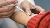 Cả xã náo loạn nghi nhiễm HIV sau khi tiêm tại nhà bác sĩ