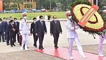 Lãnh đạo Đảng, Nhà nước và Bộ Công an vào Lăng viếng Chủ tịch Hồ Chí Minh