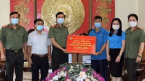 Tiếp nhận ủng hộ phòng, chống dịch COVID-19 của Liên đoàn Lao động tỉnh Hà Nam
