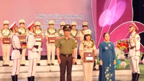 Nữ tiến sĩ với những giải thưởng cao quý