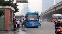 Xe dù, bến cóc vẫn ngang nhiên hoạt động tại Hà Nội