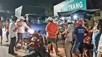 Truy tìm nhóm thanh niên chặn đầu dùng gạch đập phá xe tải
