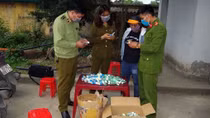 Thu giữ 500 chai nước rửa tay không rõ nguồn gốc xuất xứ