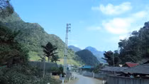 Lóng Luông: Sắc đào sau khói súng