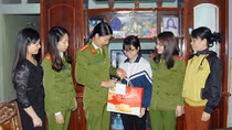 Lặng thầm “thắp lửa” yêu thương
