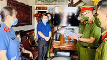 Giả mạo chữ ký hiệu trưởng, gây thiệt hại gần 1 tỷ đồng