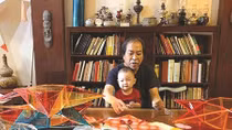 Người nhìn thấy sóng ở dưới đáy sông