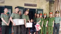 Tặng gần 50 đầu sách cho "Không gian đọc Niềm tin" của Nguyễn Thị Lan Hương