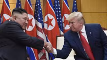 Ăn theo, ở theo... ông Donald Trump!
