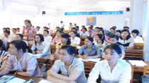 Thừa thầy, thiếu thợ, nhiều cử nhân phải "học lùi"