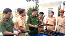 Để ngư dân tự nguyện giao nộp… súng