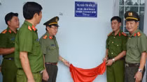 Bàn giao nhà nghĩa tình đồng đội