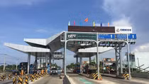Sẽ xử phạt các xe không dán thẻ cố tình đi vào làn thu phí không dừng
