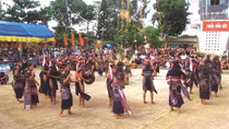Truyền dạy cồng chiêng cho thanh, thiếu niên dân tộc Gia Rai và Hà Lăng