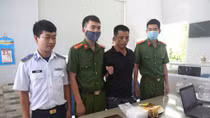 Đang trên đường giao ma tuý đá cho khách thì bị bắt giữ