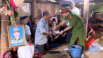 Công an Sơn La hỗ trợ gia đình Công an viên dũng cảm hy sinh 
