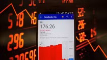 Facebook mất 150 tỷ USD sau một đêm