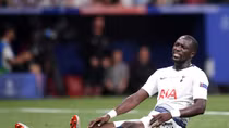 Cánh tay oan nghiệt của Moussa Sissoko 