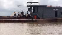 Rừng phòng hộ đang bị đe dọa