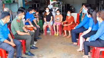 Hỗ trợ gần 200 triệu đồng giúp Công an viên bị thương khi bắt cướp