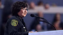Lupe Valdez: Nữ cảnh sát trưởng gốc Mexico đầu tiên của Mỹ