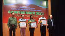 Trao giải văn học về đề tài “Vì an ninh Tổ quốc và bình yên cuộc sống”